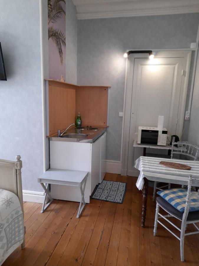 Chambres & Studios Chateau Saint Vincent Bazas Bagian luar foto