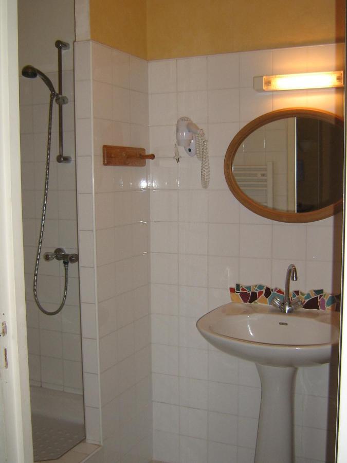 Chambres & Studios Chateau Saint Vincent Bazas Ruang foto